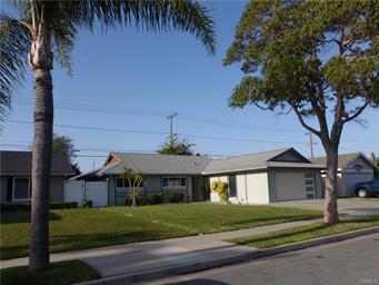 8881 Albatross Dr, Huntington Beach, CA 92646