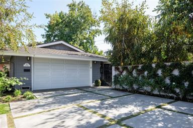 2043 N Capella Court, Costa Mesa, CA 92626