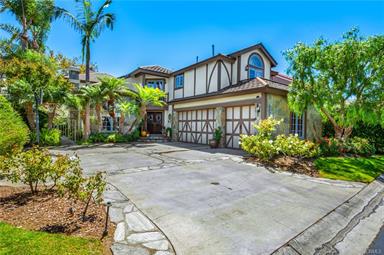 19381 Woodlands Dr, Huntington Beach, CA 92648