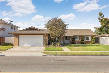 1144 El Camino Dr, Costa Mesa, CA 92626